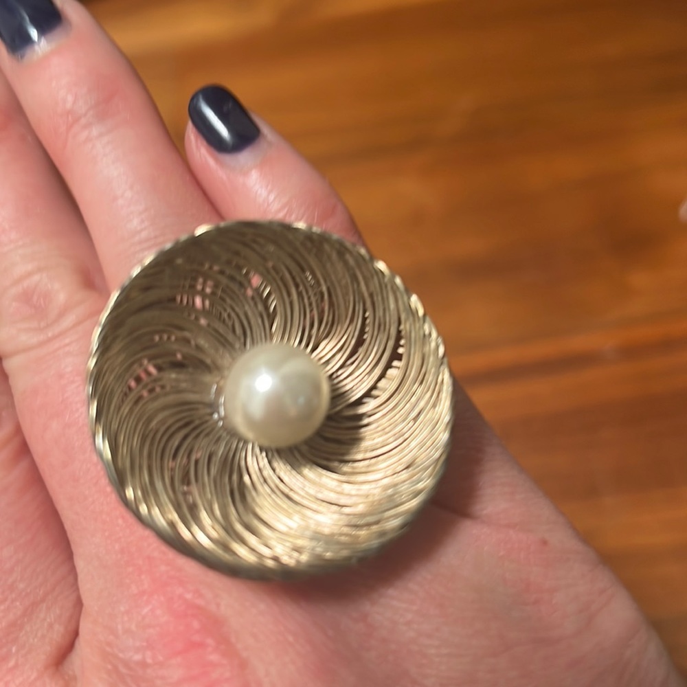 Gold costume disc ring with pearl - size 6 but adjustable. H&M